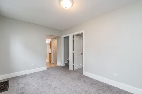 419 Ctr St, Waukegan IL 60085-3830 exterior