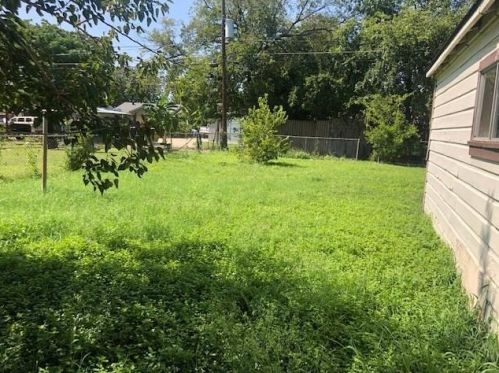 3217 Alaska Ave, Dallas TX 75216-4304 exterior