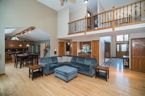 11070 Rambling Oaks Dr, Saint Louis MO 63128-2036 exterior