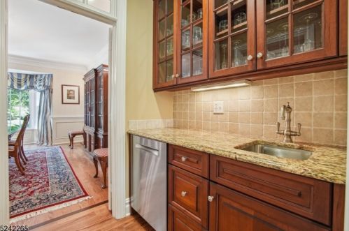 40 Linden Ln, Chatham Township NJ 07928-1654 exterior