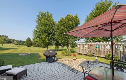 1165 Fox Run Ter, Hanover PA 17331-8742 exterior