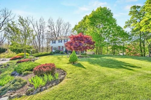 48 Thornwood Dr, Poughkeepsie, NY 12603-4632