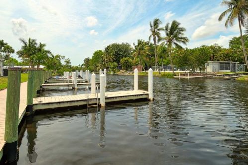 13 Crk Cir, Naples FL 34114-8238 exterior