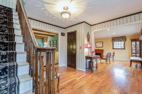 345 Svahn Dr, Valley Cottage NY 10989-1608 exterior