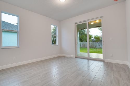 1871 Lewis St, Fort Pierce FL 34987-2083 exterior