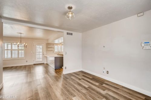 8402 15th Way, Phoenix, AZ 85042-7949