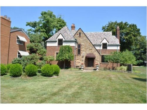 8864 Elsmere Dr, Cleveland, OH 44130-1607