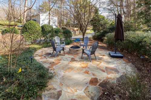 7105 Faunsworth Dr, Atlanta GA 30328-1941 exterior