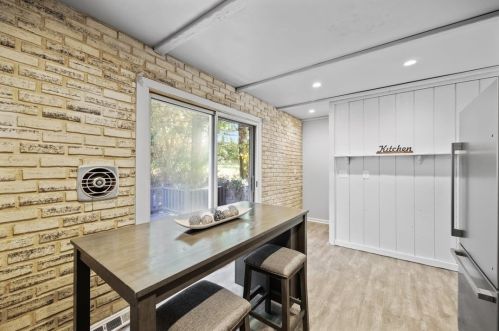 527 Pennview Dr, Pittsburgh PA 15235-4434 exterior