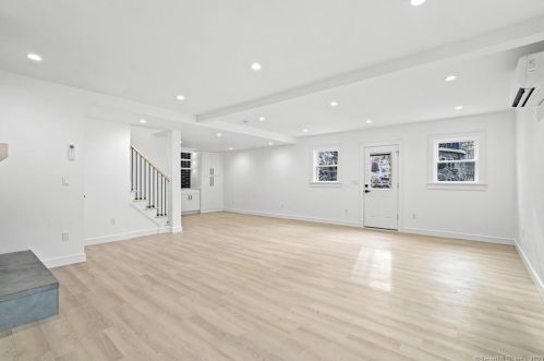 37 Walnut Hill Rd, Ridgefield CT  06877-2906 exterior