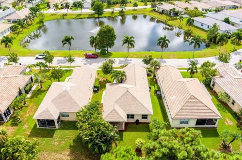 236 Coconut Key Way, Fort Pierce FL 34986-1911 exterior