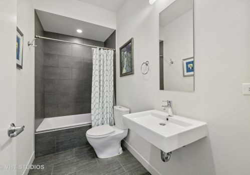 4832 Clark St, Chicago IL 60640-4711 exterior