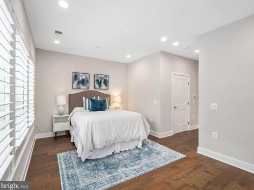 10346 Grosvenor Pl, Rockville MD 20852 exterior