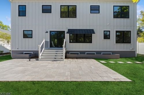 19 Grant Ave, East Hanover NJ  07936-2950 exterior