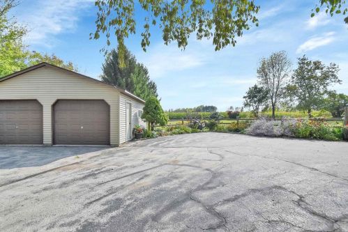 6258 Silver Hl Dr, Manitowoc WI 54220-9328 exterior