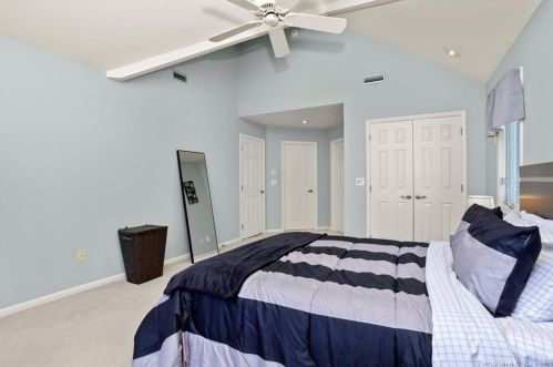 2 Cannon Brk Ln, Norwalk CT 06851-3835 exterior