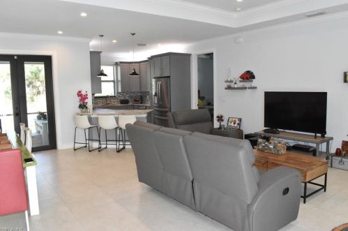 2929 10 Ave, Naples FL 34120-0051 exterior