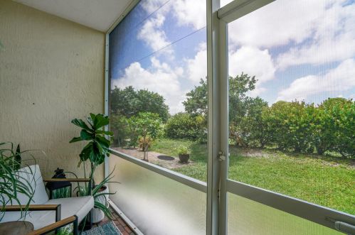 2766 Evergreen Cir, Boynton Beach FL 33426-8657 exterior