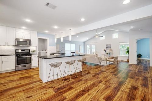 6107 Belfast Dr, Austin, TX 78723-1834