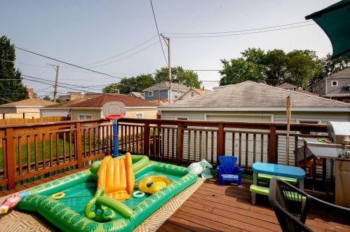 2441 Dakin St, Chicago IL 60641-2607 exterior