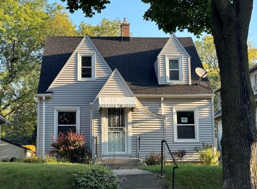 6322 Locust St, Milwaukee, WI 53210-1467