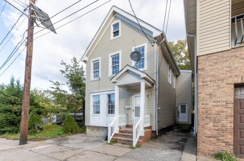 6 Railroad Ave, Carteret NJ 07008 exterior