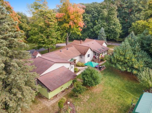 224 Elizabeth St, Sylvan Beach MI 49461-1311 exterior