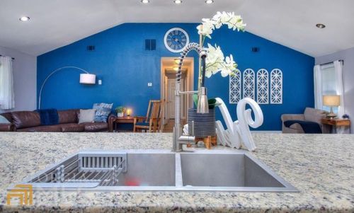 4495 Kent Rd, Atlanta GA  30337-5205 exterior