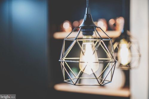 5637 Fenwick Dr, Alexandria VA 22303-1524 exterior