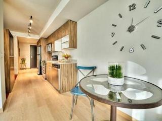 311 Cedar St, Seattle WA  98121-1473 exterior