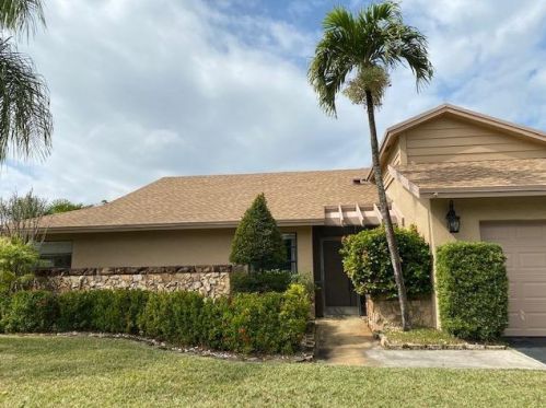 21077 Shady Vista Ln, Boca Raton, FL 33428-1157