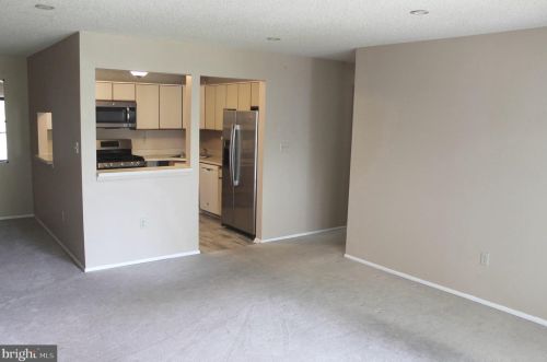 17 Mendrey Ct, Trenton NJ 08648-2661 exterior