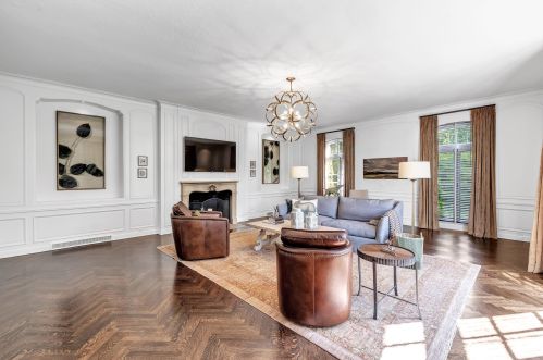 1469 Lilac Ln, Milwaukee WI  53217-2960 exterior