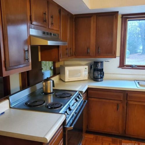 524 Prospect Hl Rd, Windsor CT 06095-1509 exterior