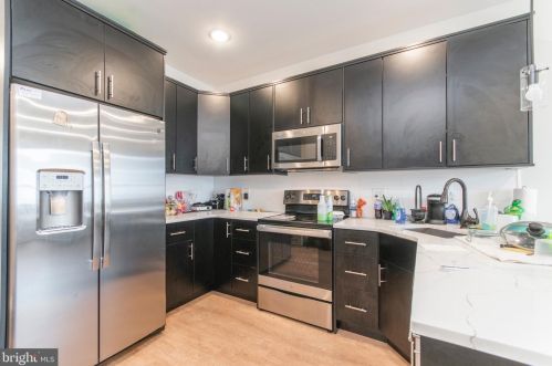 1958 8th St, Philadelphia PA 19122-2023 exterior