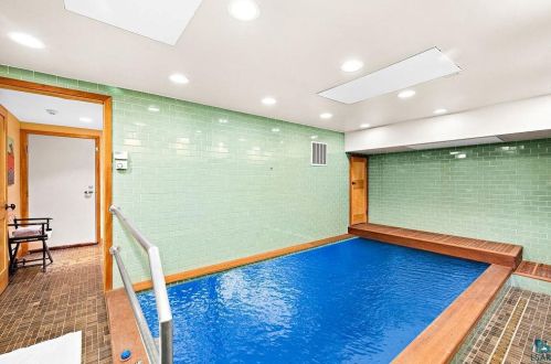 3 Superior St, Duluth MN 55804-2422 exterior