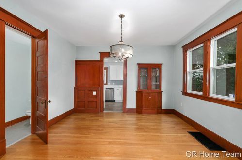 1006 Cherry St, Grand Rapids MI 49506-1450 exterior