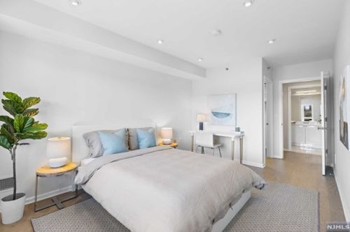 102 Adams Ct, Edgewater NJ 07020-1654 exterior