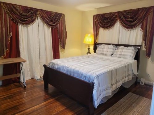 2383 Baker Rd, Atlanta GA 30318-6263 exterior