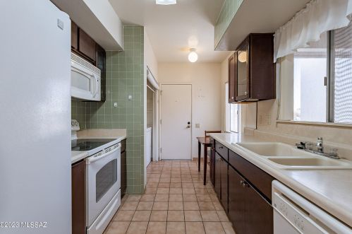 1176 Alpine Cir, Green Valley AZ 85614-1830 exterior