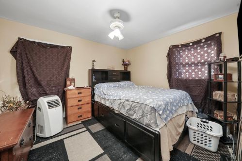 5759 63 Pl, Chicago IL 60638-5414 exterior