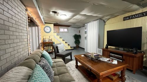 5123 Mason Ave, Chicago IL 60630-1916 exterior