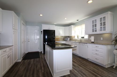 11 Hubbard Rd, Dover NH 03820-4272 exterior