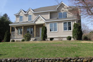 7 Pine Rd, Valhalla, NY 10595-1128