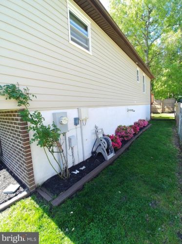 1650 Bay Rdg Rd, Edgewater MD 21037-1716 exterior