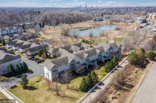 1141 Barclay St, Saint Paul MN 55106-1202 exterior