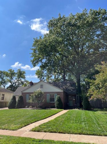 37 Waverton Dr, Saint Louis, MO 63124-1558