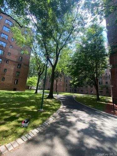 1579 Metropolitan Ave, Bronx NY  10462-6201 exterior