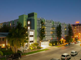 690 Catalina St, Los Angeles CA  90005-1740 exterior