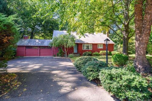 5 Huckleberry Dr, Norwalk CT 06850-1703 exterior